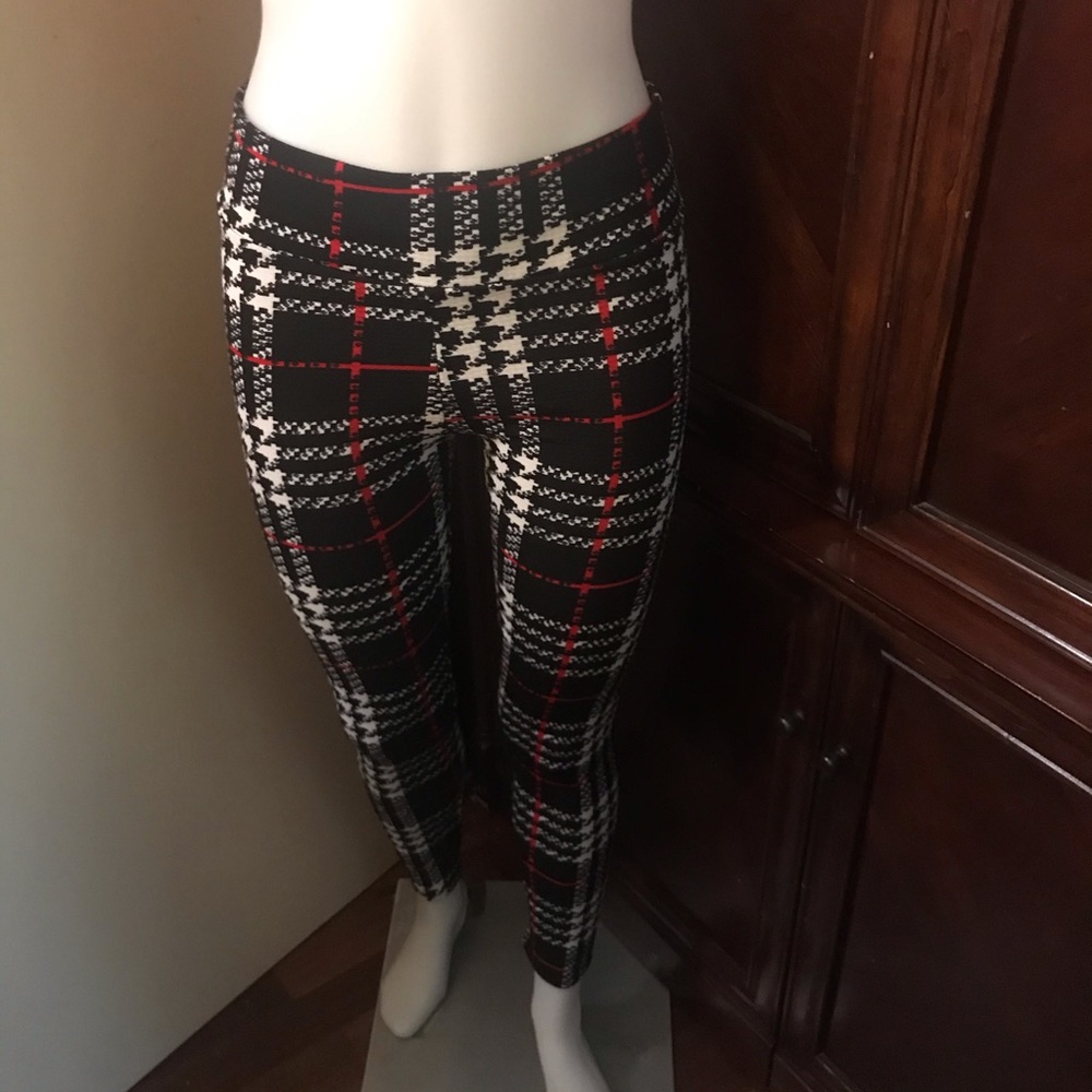 🆕 C-Mode Blk/Wht/Red Legging-One Size Fits Most